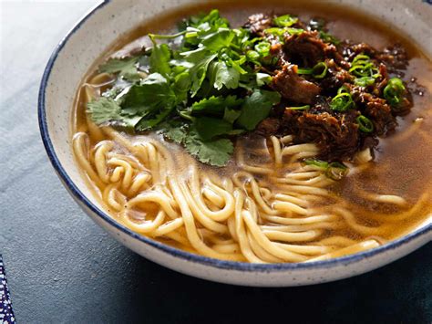  ¿Un Viaje Gastronómico Através del Tiempo? El Sabor Atemporal de la sopa de fideos con carne de oveja de Chifeng