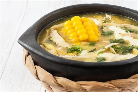  ¡Ajiaco de la Abuela!: Una sopa cremosa con un toque picante que te transportará a las calles de Líbano!