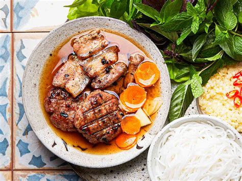  Bún Chả: ¡Un plato de Hanoi que te transporta a un paraíso de sabores dulces y salados!