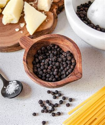  ¡Cacio e Pepe: Una explosión de sabor picante y una sinfonía cremosa para tus papilas gustativas!