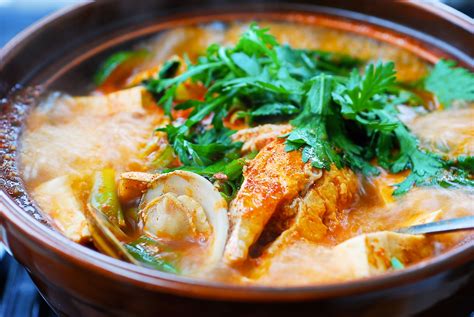   ¡El delicioso sabor picante de la sopa de pescado de Fangchenggang te transportará a las costas del sur de China!