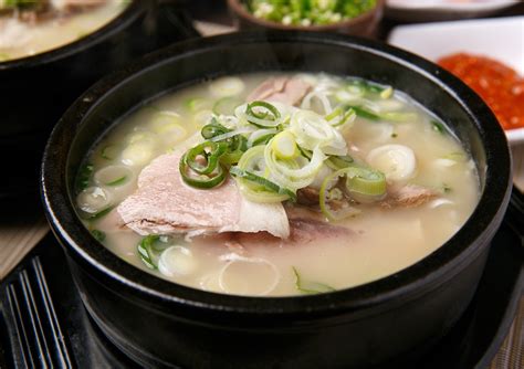  ¿Has probado el Dwaeji Gukbap de Yeosu? ¡Un reconfortante manjar con un sabor umami explosivo!