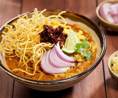  Khao Soi! Un plato tailandés de fideos en curry con toques dulces y picantes que te conquistarán