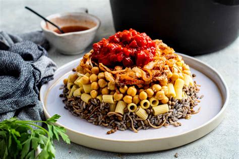  Koshari: ¡Una Sinfonía de Sabores Egipcios en un Plato Humilde!