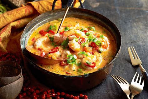  Moqueca de Camarão: ¡Una explosión tropical de sabores en un guiso cremoso que te transportará a las playas de Itacaré!