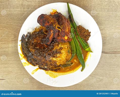  Nasi Kandar: ¡Una explosión de sabores picantes y aromas exóticos que te transportarán a Penang!