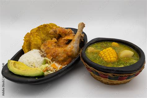  Sancocho de Gallina: ¡Un plato que te hará sentir como en casa con su sabor tradicional y caldoso confortante!